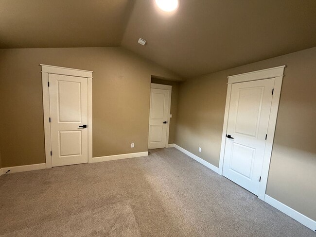 Building Photo - BEAUTIFUL 3 Bed | 2.5 Bath Home with Modern Updates, AC & 2-Car Garage