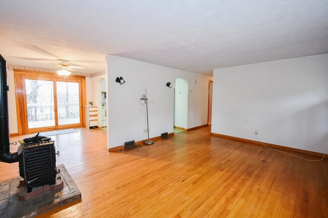 Building Photo - 60 Wildwood Rd