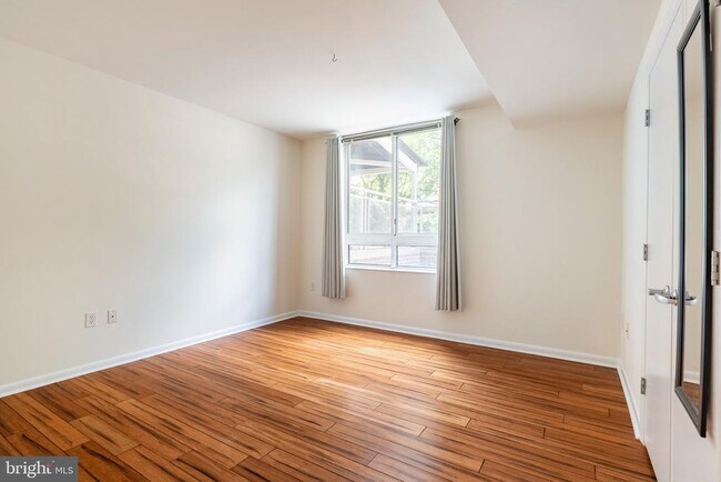 Building Photo - 355 I St SW