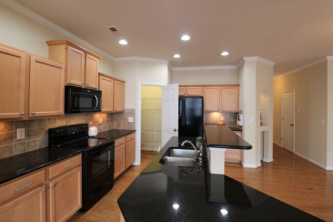 Building Photo - 982 Silver Leaf Dr