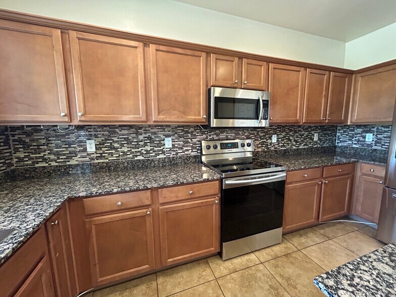 Building Photo - 3161 S Southwind Dr
