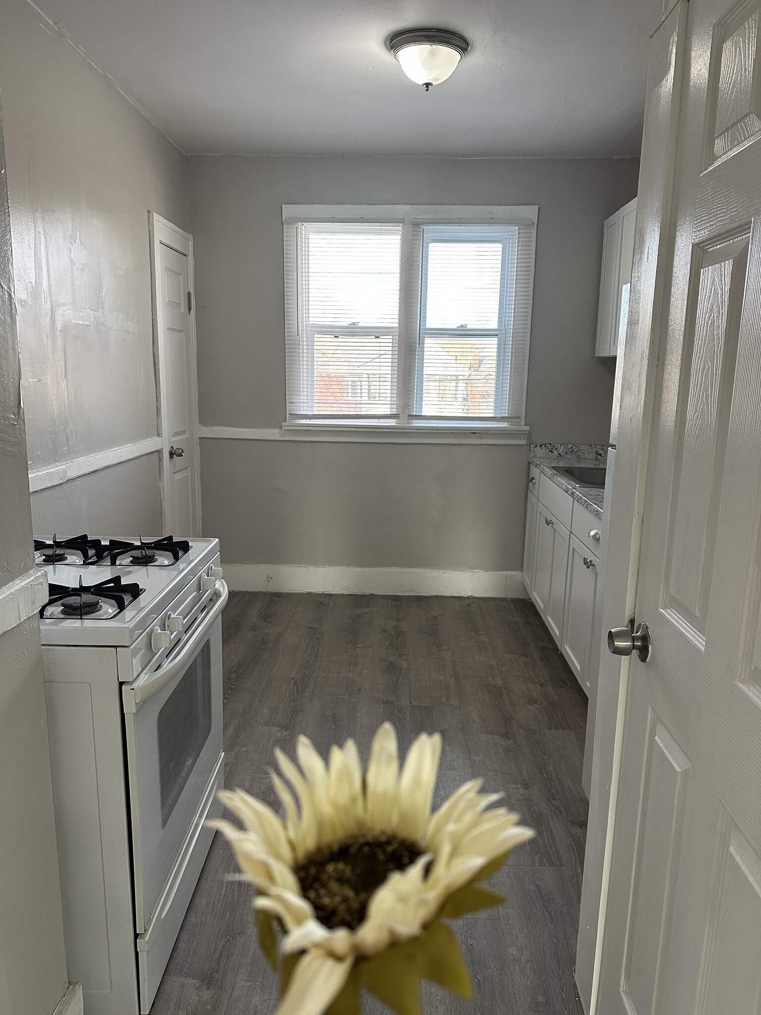 Upstairs Unit - 4820 Haverhill St