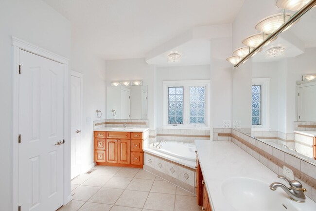 Building Photo - Country Living at it's Best!  Beyond Spaci...