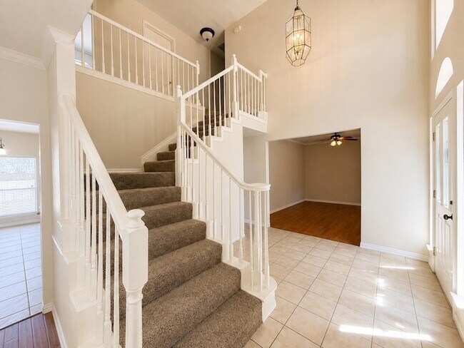 Building Photo - 709 Ridgemont Dr