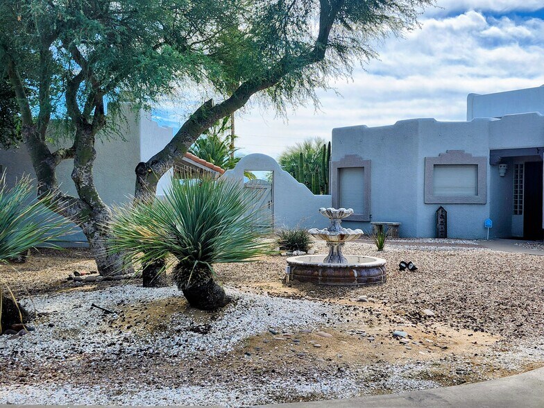 Front - 1061 W Calle San Jose