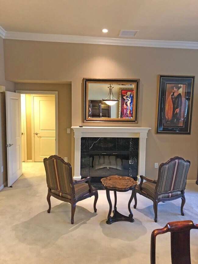 Building Photo - Incredibly Spacious Furnished 2 Bedroom/2 Bath Condo at Park Townsend