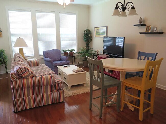 Building Photo - 3645 Edgemont Dr