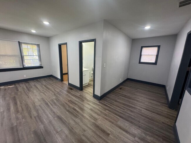 Building Photo - 19234-19235 Five Pts St