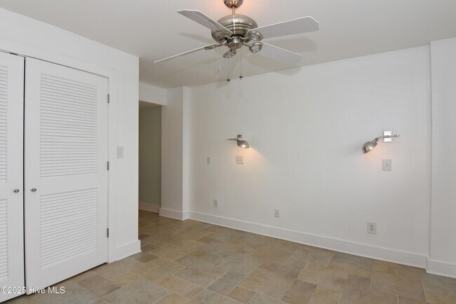Building Photo - 322 Causeway Dr