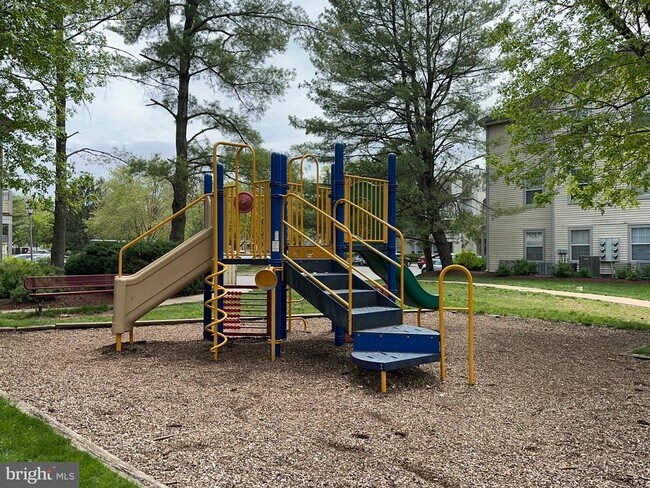 Building Photo - 106 Lassen Ct