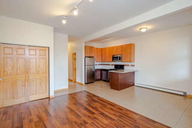 Building Photo - 6223 S Kenwood Ave