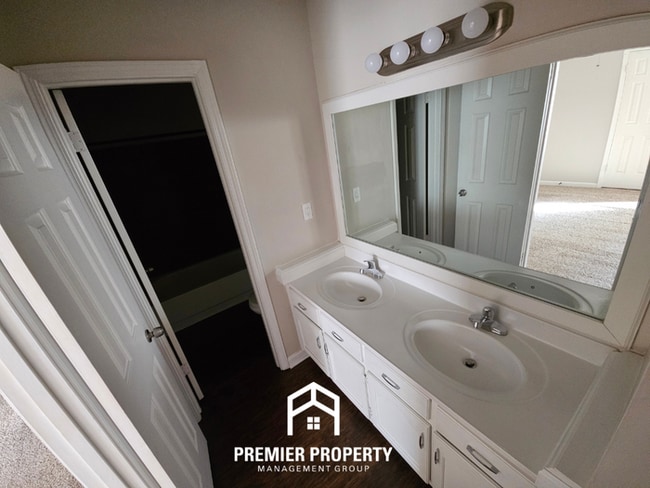 Building Photo - 3006 New London