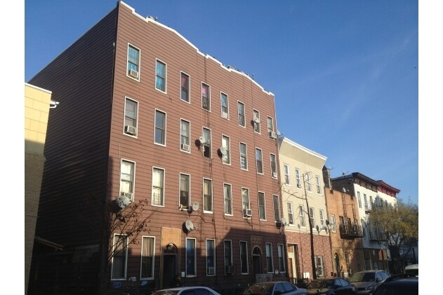 Building Photo - 125-127 Evergreen Ave