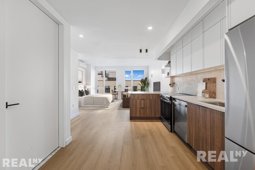 Building Photo - 953 Dean St