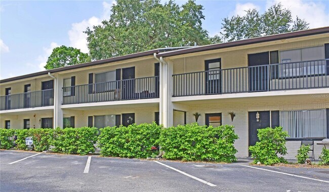 Building Photo - 2 N Fernwood Ave