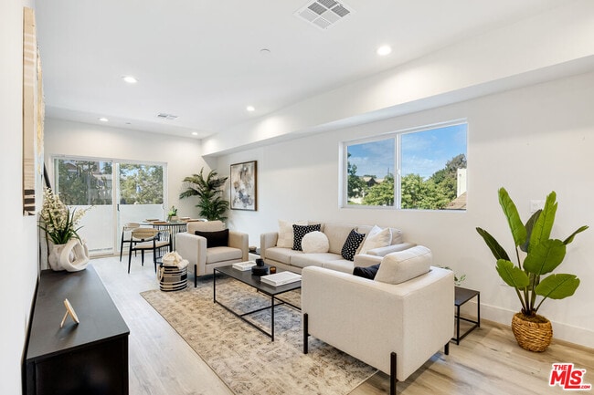 Building Photo - 222 N Coronado St