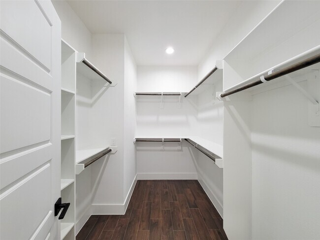 Building Photo - 5019 Creekmont Dr