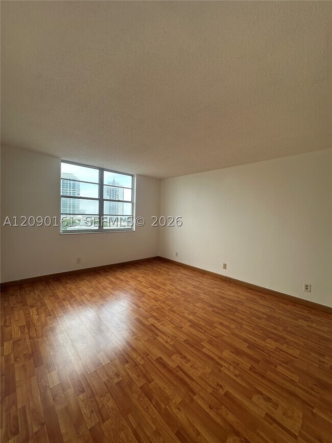 Building Photo - 6770 Indian Creek Dr