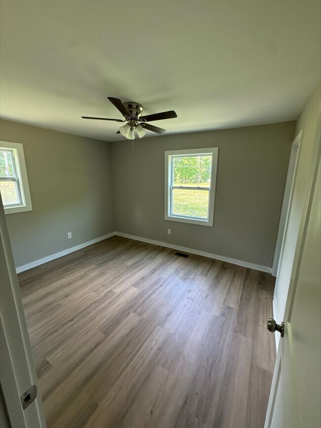 Building Photo - CHARMING 3 BEDROOM, 2 BATH HOME IN BIRMINGHAM!
