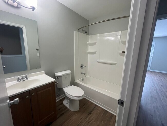 Building Photo - 3-Bedroom Townhome Covington