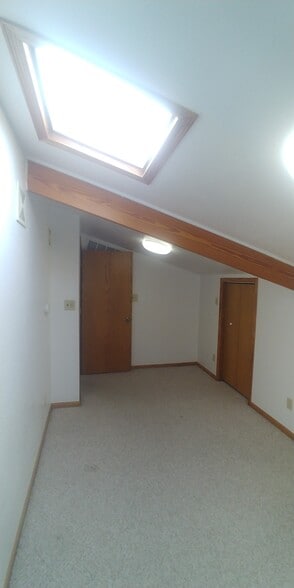 Building Photo - 7918 E 500N Rd