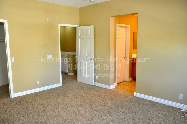 Building Photo - 9 Strawflower St
