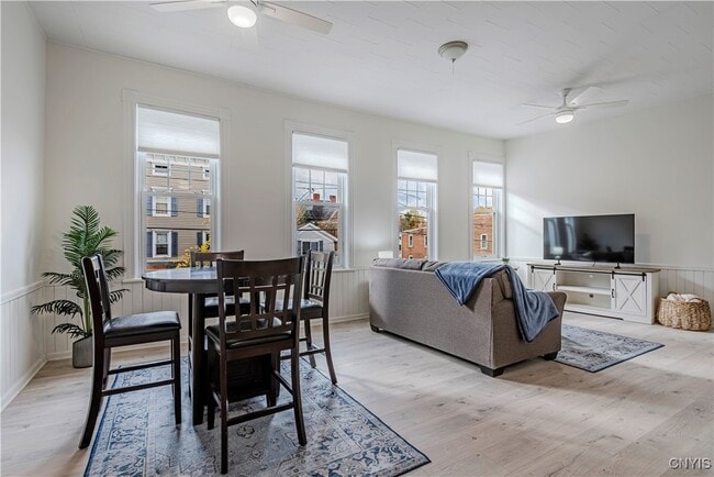 Building Photo - 16 College St