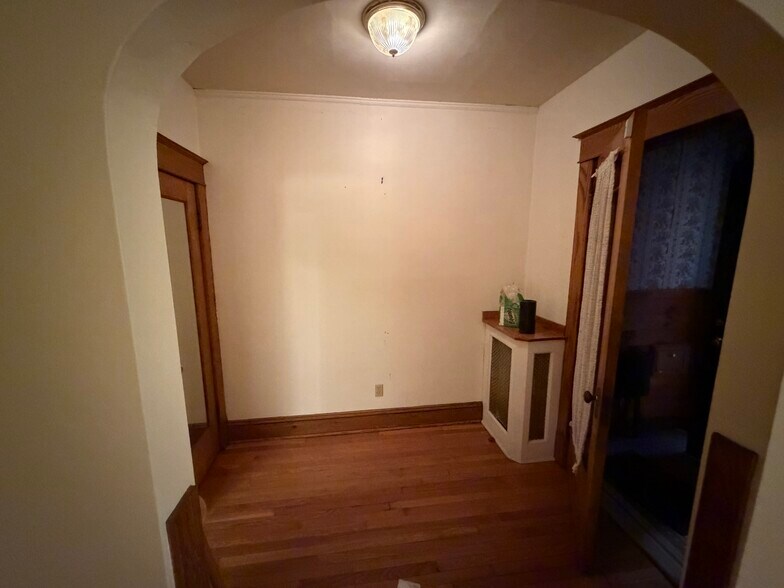 Building Photo - 4 Harris Ave