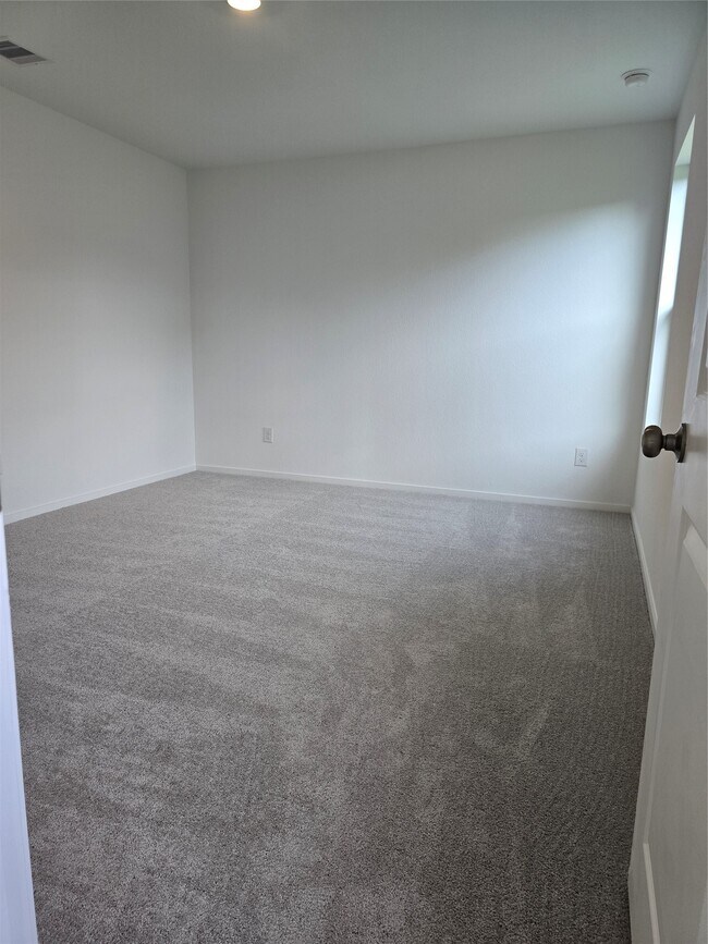Building Photo - 25561 Blossom Ct