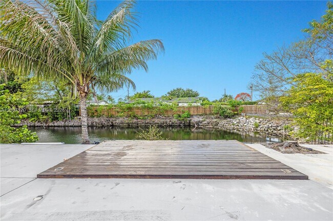 Building Photo - 10350 SW 48th St