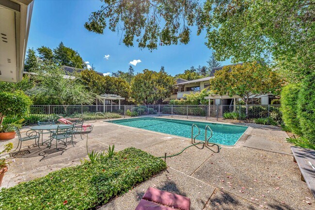 Building Photo - Hidden Gem at Saratoga Creekside – End Uni...