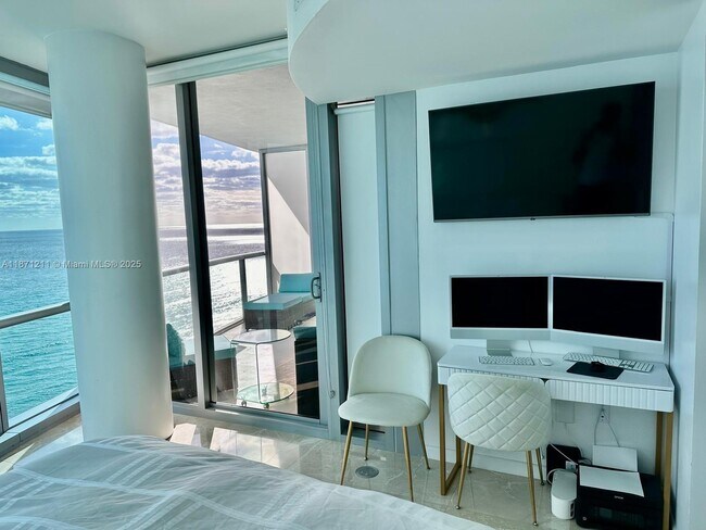 Building Photo - 17121 Collins Ave