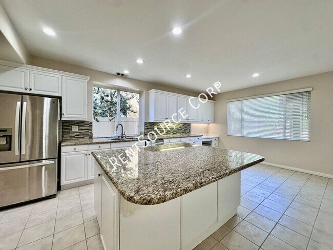 Building Photo - 16339 Mountain Ln
