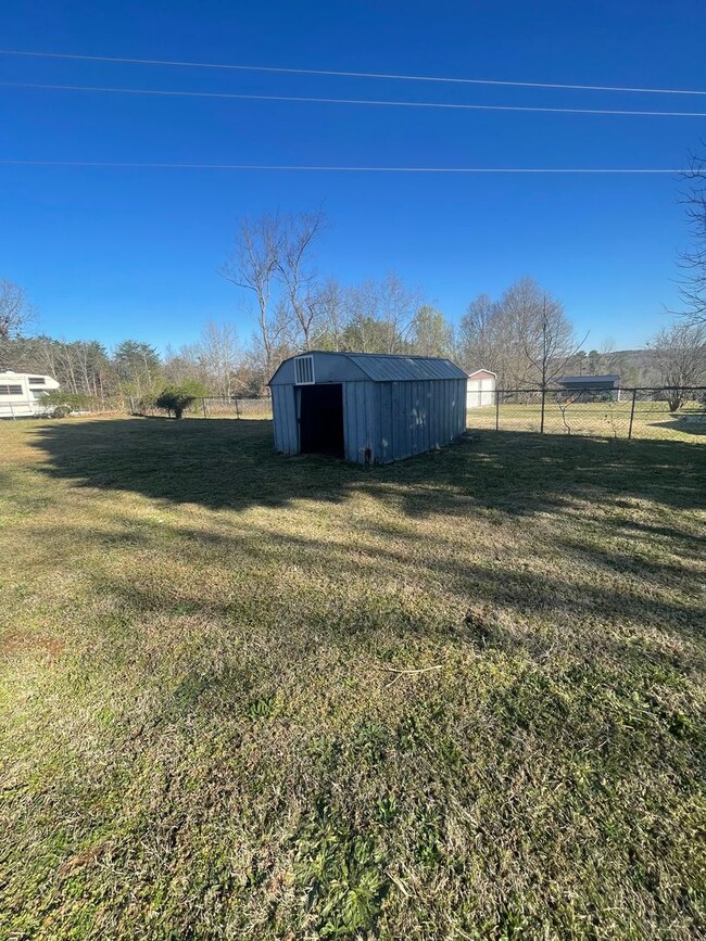 Building Photo - 3 Bedroom 2 Bath Home in Greer  Near Lake ...