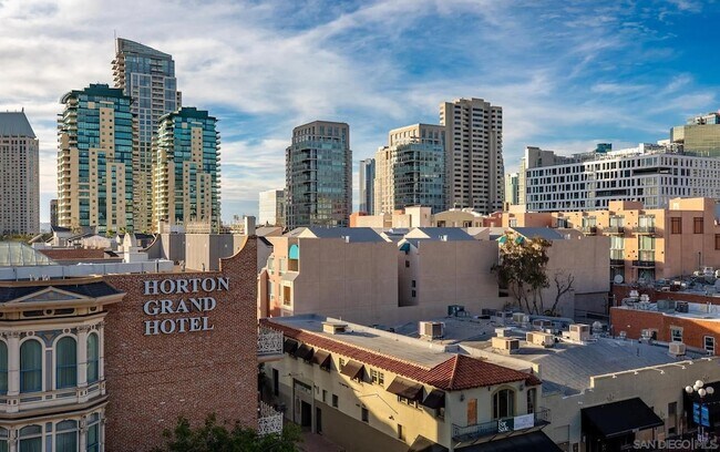 Building Photo - 445 Island Ave