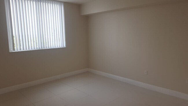 Building Photo - 2 Bed / 2 Bath | Terrazas Riverpark Village #804 – Miami