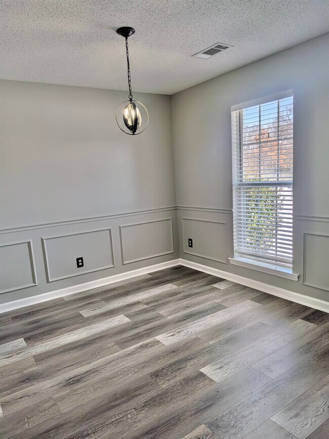 Building Photo - 9410 Garden Woods Dr