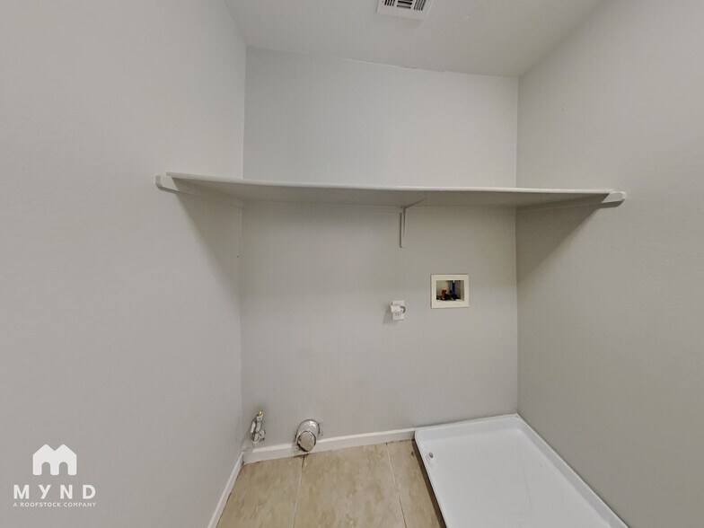 Building Photo - 1021 Cliffbrook Hedge Ave