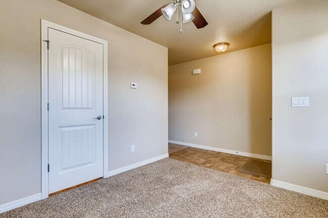 Building Photo - Evolve Real Estate: Available November 1 U...