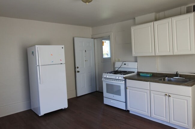 Building Photo - Upstairs Studio Apartment