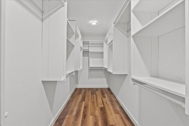 Building Photo - 2453 Wentworth St