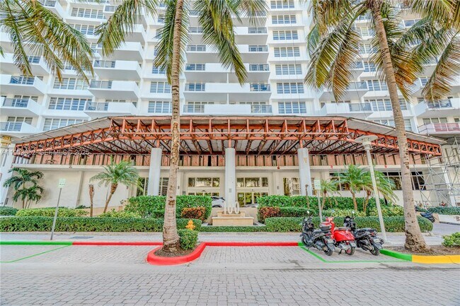 Building Photo - 100 Lincoln Rd