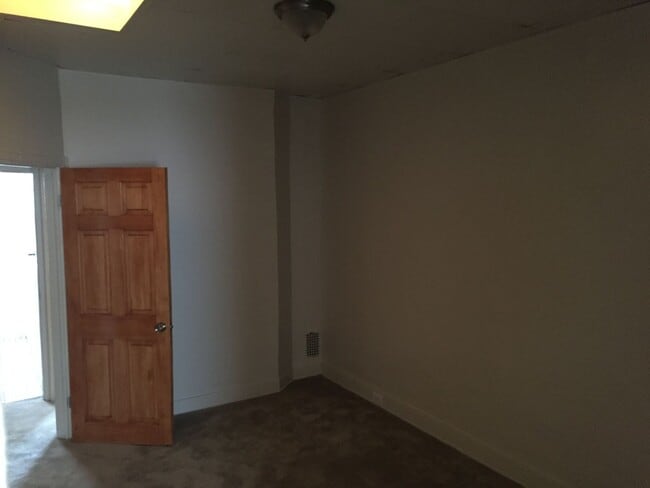 Building Photo - Great Druid Hill Home