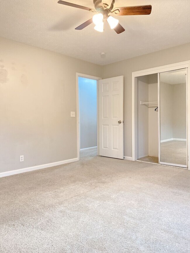 Building Photo - Millard 3 bed 2 bath $1900