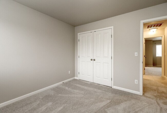 Building Photo - Beautiful Lacey Home with new paint and carpet in Popular Edgewater Community