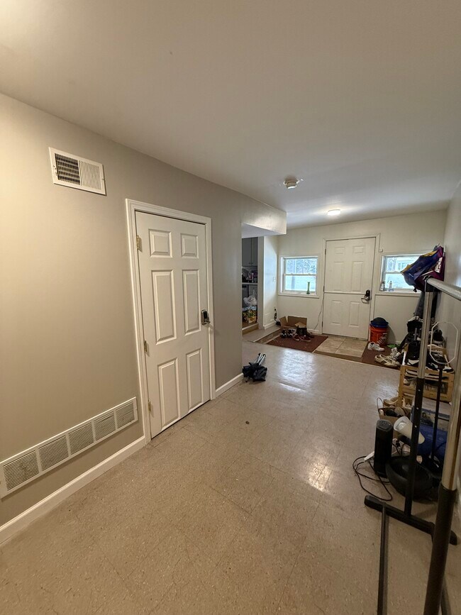 Building Photo - 45 Hazel St