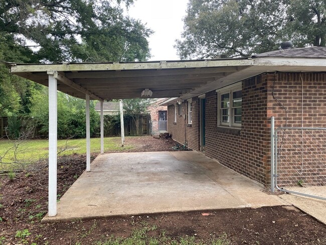 Building Photo - Great Refreshed Home