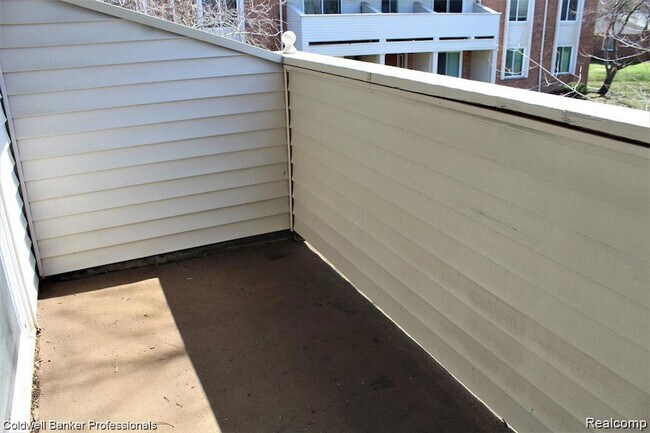 Building Photo - 2025 E Franklin Dr