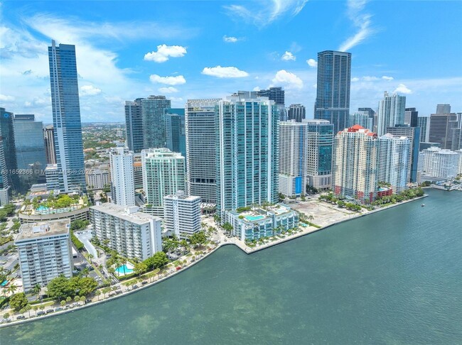 Building Photo - 1331 Brickell Bay Dr