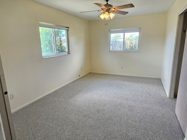 Building Photo - 264 Glen Oak Rd